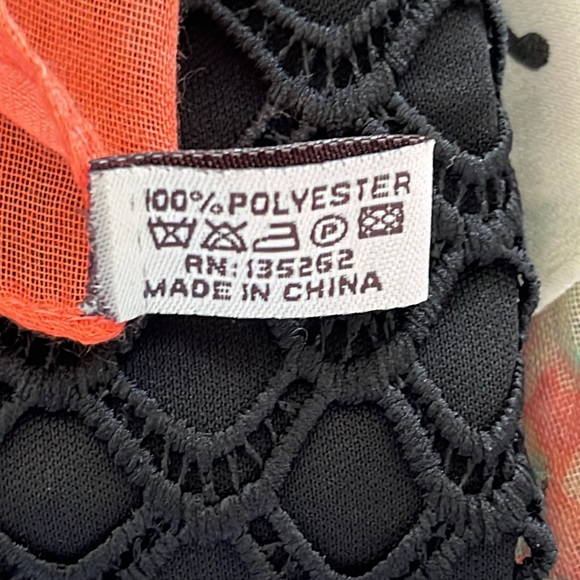 Women’s Beautiful Wrap/Scarf - Picture 5 of 5